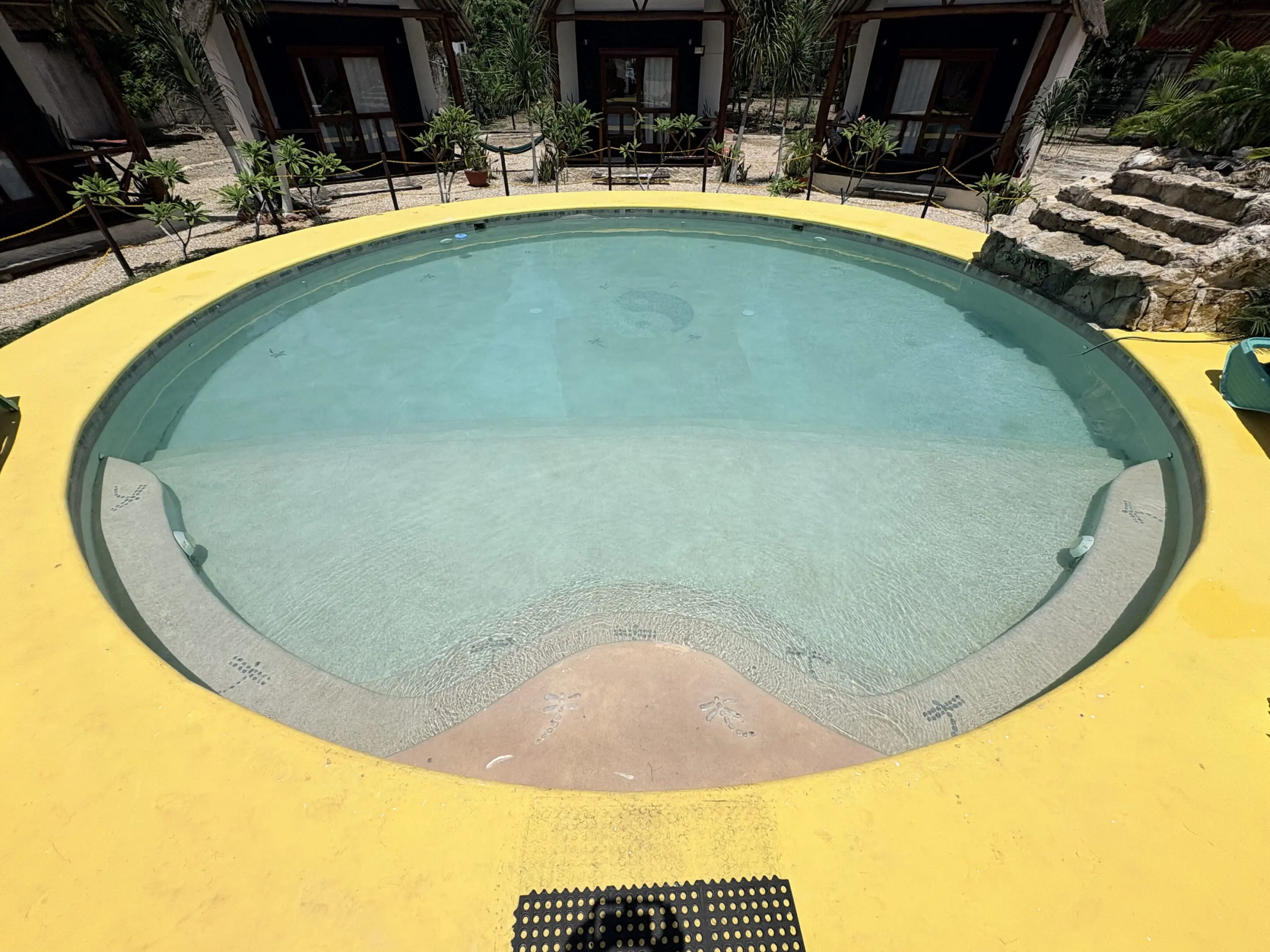 Round resort pool with yellow border