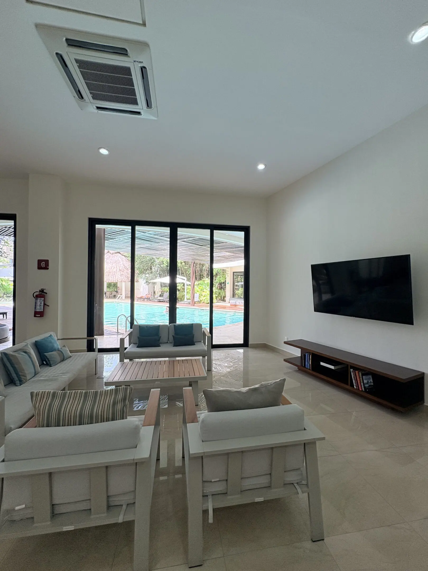 Modern living room with pool view