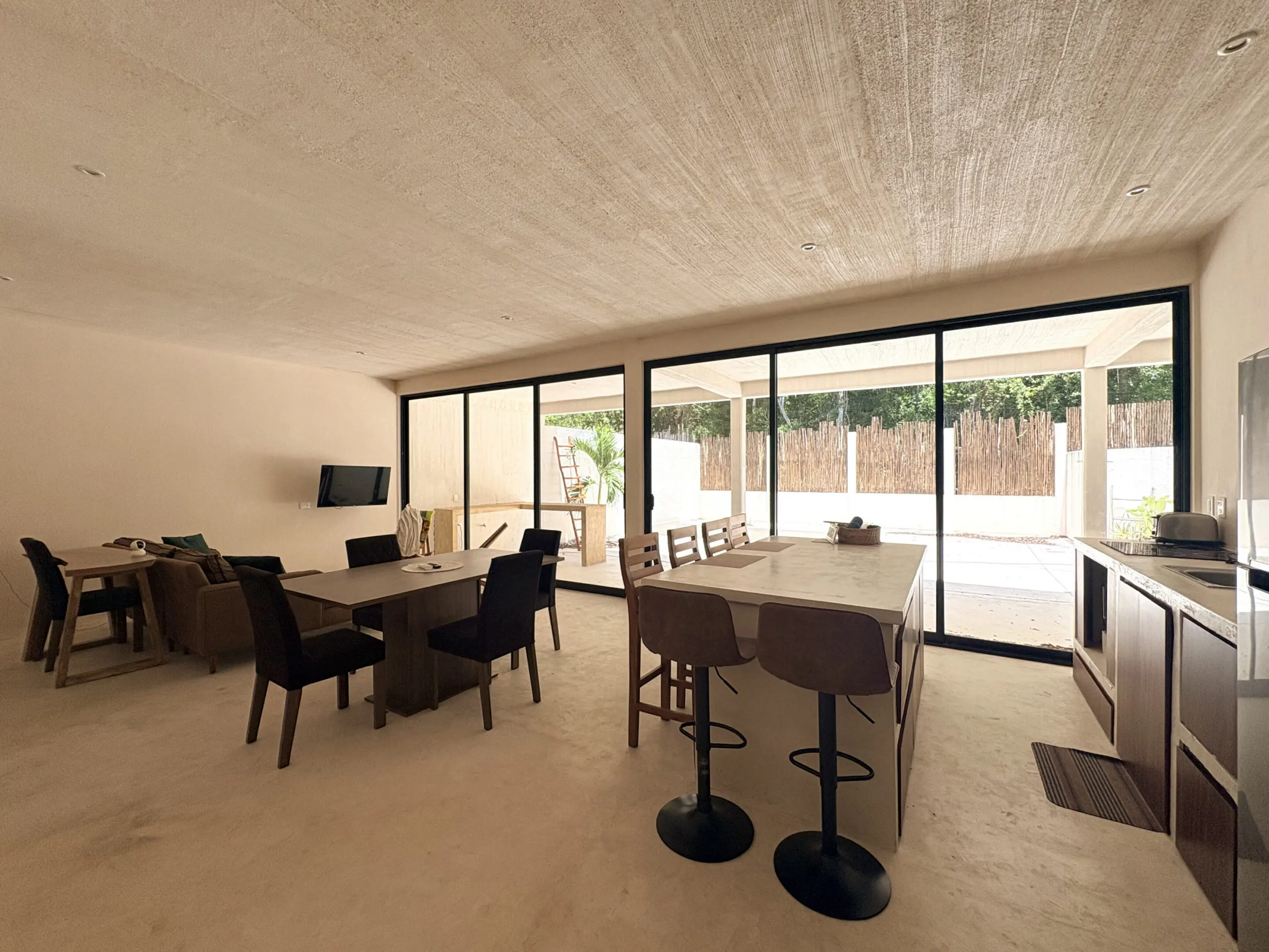 Modern open-plan kitchen and dining area