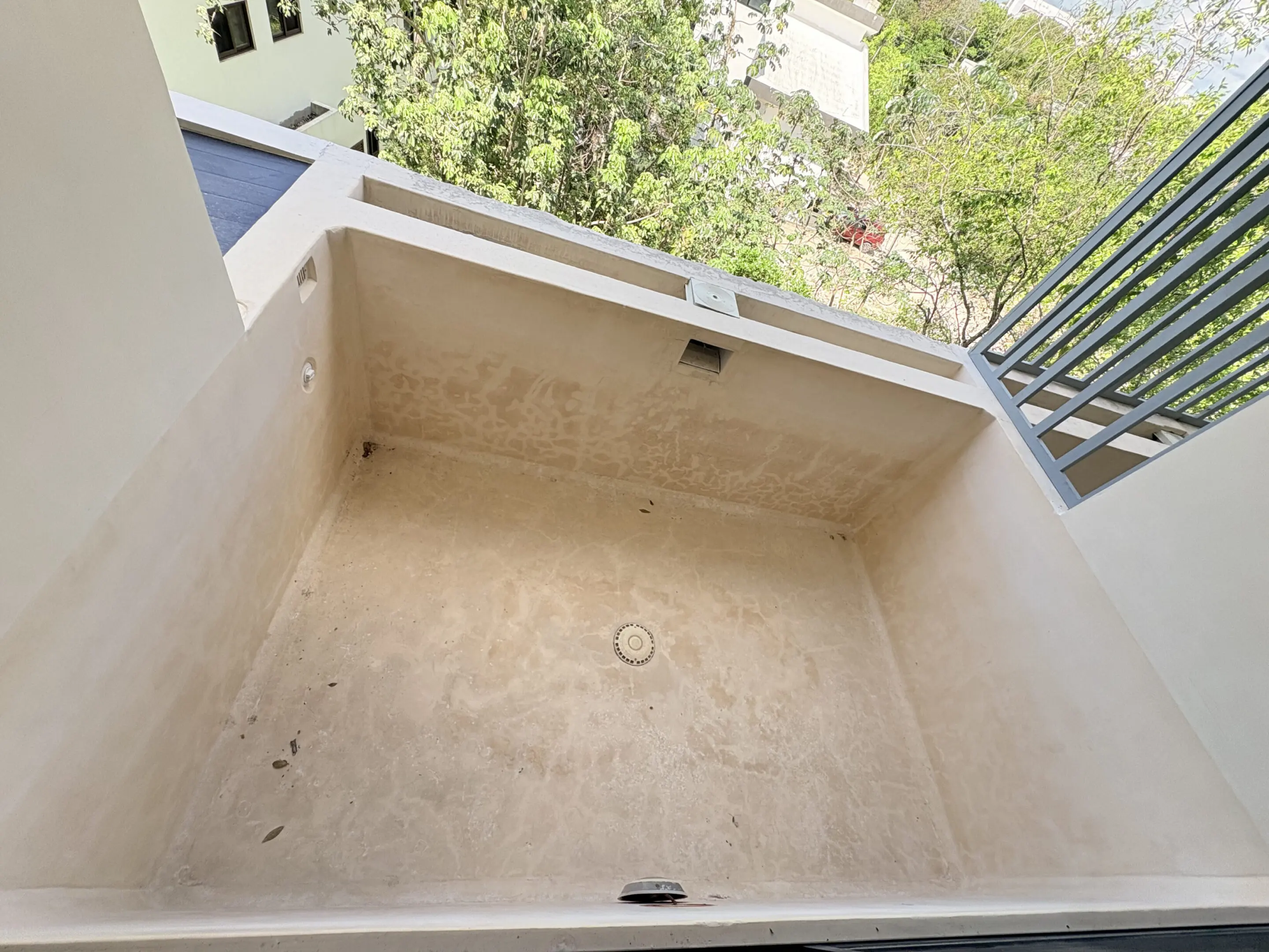 Empty concrete plunge pool on balcony