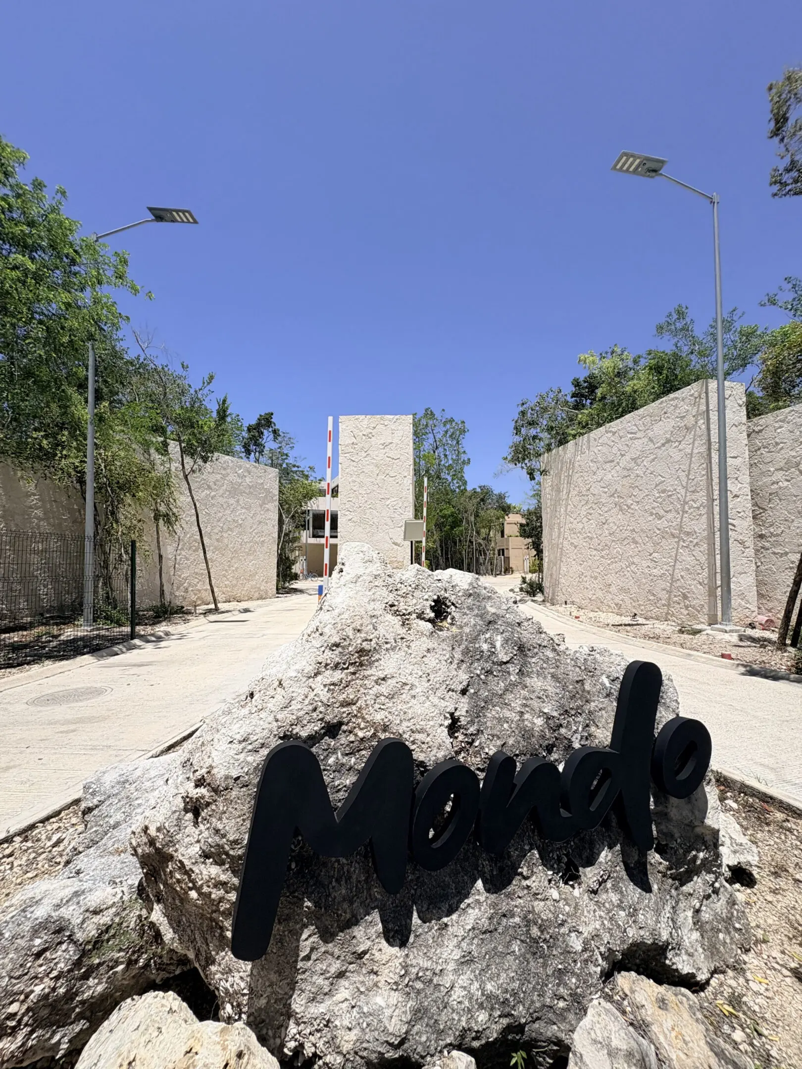 Rocky entrance with black "Monde" sign